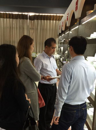 2015年3月17日馬來西亞投資發(fā)展局魯立山投資領事一行到我公司考察，公司總經(jīng)理陳向陽及總監(jiān)易妍籽等高層領導介紹了公司的生產(chǎn)經(jīng)營情況，并就與馬方合作的項目進行了詳談。