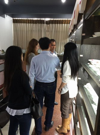 2015年3月17日馬來西亞投資發(fā)展局魯立山投資領事一行到我公司考察，公司總經(jīng)理陳向陽及總監(jiān)易妍籽等高層領導介紹了公司的生產(chǎn)經(jīng)營情況，并就與馬方合作的項目進行了詳談。