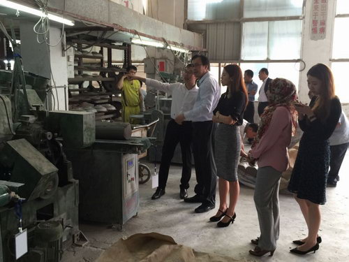 2015年4月27日，馬來西亞投資發(fā)展局Nurullydia Ahmad ，莉迪亞一行到我公司考察指導(dǎo)。