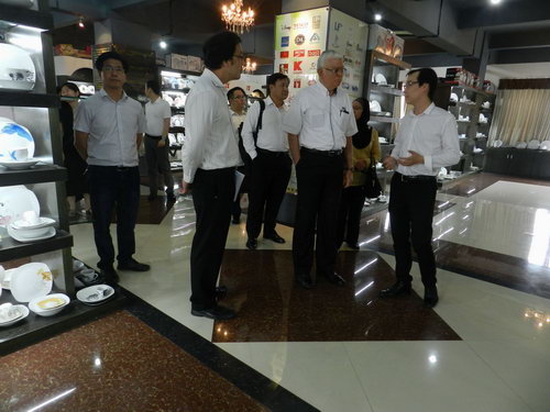 馬來西亞東海岸經(jīng)濟(jì)特區(qū)發(fā)展理事會執(zhí)行總裁艾薩一行到我公司考察。