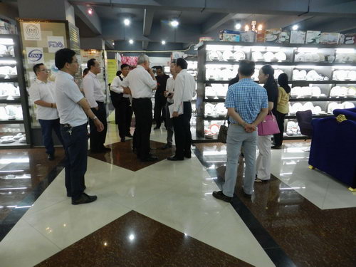 馬來西亞東海岸經(jīng)濟(jì)特區(qū)發(fā)展理事會執(zhí)行總裁艾薩一行到我公司考察。