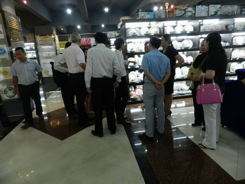 馬來西亞東海岸經(jīng)濟(jì)特區(qū)發(fā)展理事會執(zhí)行總裁艾薩一行到我公司考察。