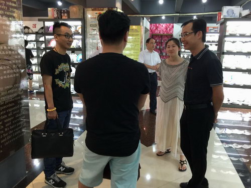 2015年7月22日，我公司舉辦“青春之歌 留學(xué)創(chuàng)業(yè)沙龍”系列聯(lián)誼活動(dòng)