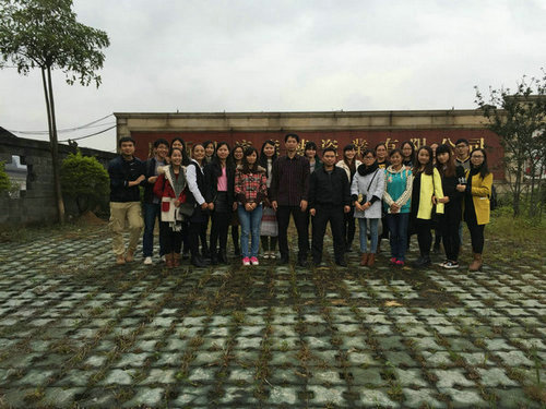 2015年12月23日下午，玉林師院外國(guó)語(yǔ)學(xué)院2012級(jí)、2013級(jí)掛榜班學(xué)生在該院應(yīng)用英語(yǔ)實(shí)踐教研室主任寧波老師帶領(lǐng)下到我公司進(jìn)行見(jiàn)習(xí)，公司副總經(jīng)理陳大坤全程陪同此次見(jiàn)習(xí)活動(dòng)。