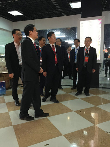 2016年4月18日仲禮公司參加了由中國陶瓷工業(yè)協(xié)會主辦，北流市人民政府承辦的第六屆中國（北流）國際陶瓷博覽會，我公司共參加了三個展區(qū)的產(chǎn)品展覽，分別是仲禮展廳、國際展位區(qū)、電商展位區(qū)，展出的產(chǎn)品受到了各級領導、嘉賓、客商的好評。