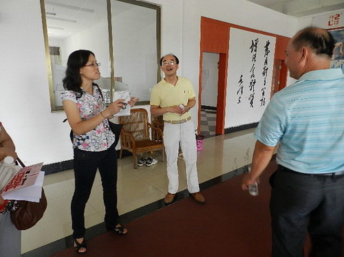 2012年7月16日玉林日?qǐng)?bào)、玉林電視臺(tái)、玉林電臺(tái)三家媒體記者們聯(lián)合采訪我公司黨支部創(chuàng)先爭(zhēng)優(yōu)先進(jìn)事跡
