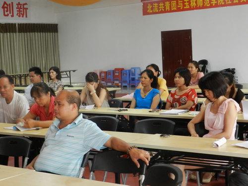2012年8月4日企管部副經(jīng)理李海飛為我公司職員上《績效管理》培訓課。