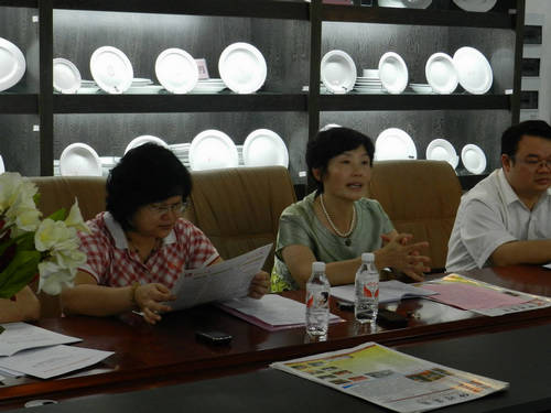 2012年8月21日下午，全區(qū)工會推進“兩個普遍”工作調(diào)研檢查組在區(qū)總工會劉寧部長的帶領(lǐng)下，深入我公司檢查指導(dǎo)工作。