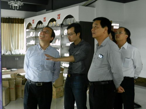 2012年11月3日，中國—東盟博覽會秘書處副秘書長、廣西國際博覽事務(wù)局副局長宮起君一行在北流市副市長凌芝的陪同下到我集團(tuán)進(jìn)行調(diào)研。