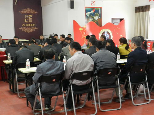 2012年12月13日北流市經(jīng)貿(mào)局、北流市統(tǒng)計局組織了市直各部門領(lǐng)導(dǎo)各鎮(zhèn)有關(guān)單位領(lǐng)導(dǎo)在仲禮集團(tuán)辦公樓四樓會議室召開年報成本費(fèi)用調(diào)查表的填報要求會議。