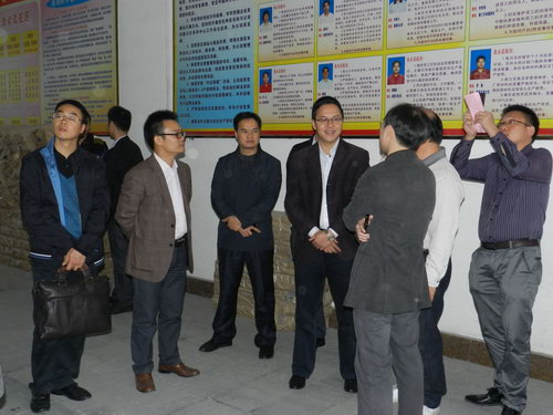 2012年12月13日廣西高校團(tuán)干部到團(tuán)縣（市）委掛職工作片區(qū)交流會成員們到我公司參觀調(diào)研團(tuán)建工作。